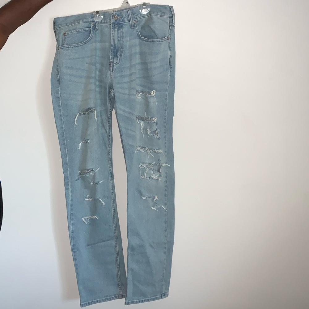 Men’s distressed jeans